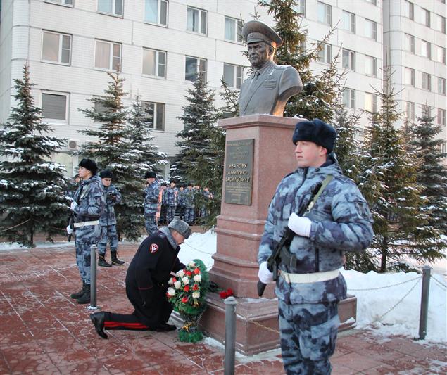 В московском ОМОН почтили память первого командира спецподразделения