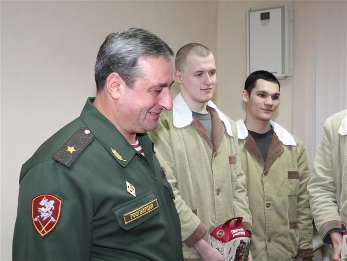 Командование Приволжского округа поздравило с наступающим Новым годом военнослужащих по призыву, находящихся на излечении в гарнизонном лазарете