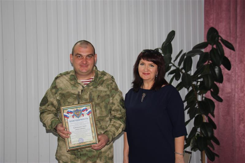 Военнослужащие грозненского соединения Росгвардии навестили подшефный детский дом в городе Моздоке