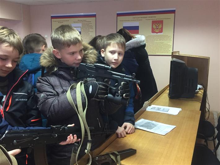 В Саранске и Оренбурге сотрудники ОМОН провели занятия с молодёжью (фото)