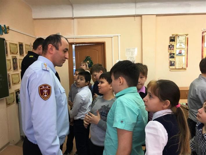 На Ямале росгвардейцы напомнили школьниками о правилах поведения в период зимних каникул