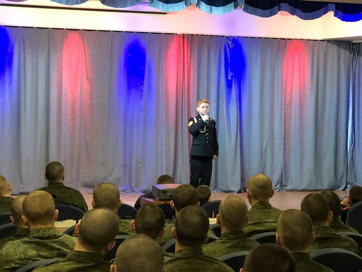 Воспитанники Московского президентского кадетского училища им. М.А. Шолохова поздравили росс наступающим Новым Годом сотрудников Росгвардии