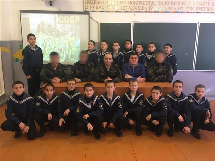 Росгвардейцы провели правовые уроки в дагестанских школах