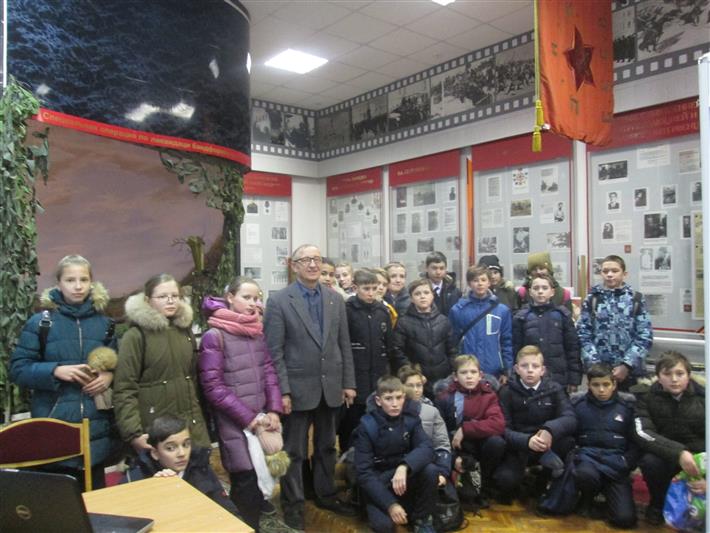 Педагоги и курсанты Саратовского военного института приняли участие в патриотической акции «Форум юных патриотов»