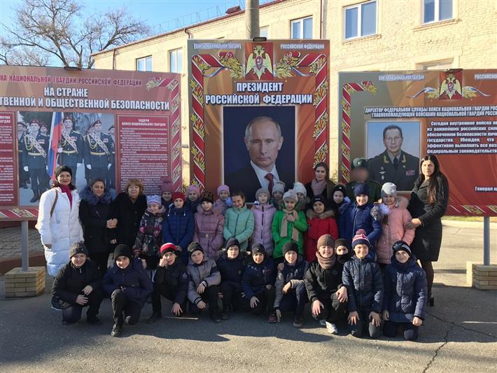 Военнослужащие Росгвардии в Кизляре провели военно-патриотическое мероприятие для школьников