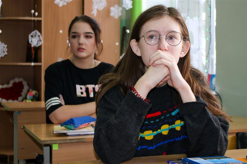 Юрисконсульт Управления Росгвардии по Ставропольскому краю провел Урок правовой грамотности, посвященный 25-летию Конституции России