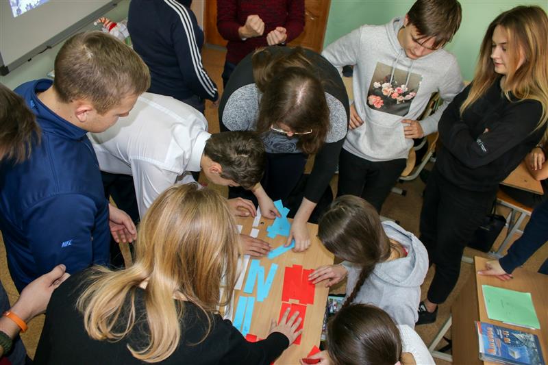 Юрисконсульт Управления Росгвардии по Ставропольскому краю провел Урок правовой грамотности, посвященный 25-летию Конституции России