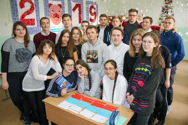 Юрисконсульт Управления Росгвардии по Ставропольскому краю провел Урок правовой грамотности, посвященный 25-летию Конституции России