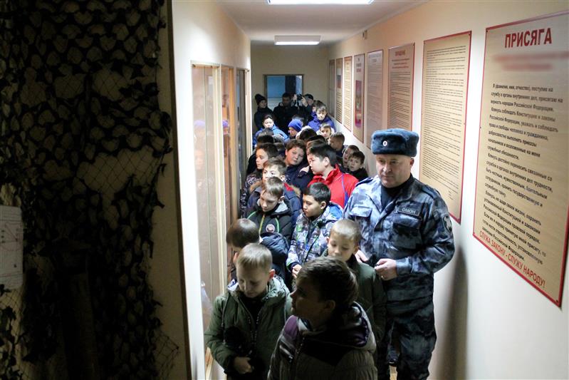 В Саранске и Оренбурге сотрудники ОМОН провели занятия с молодёжью (фото)