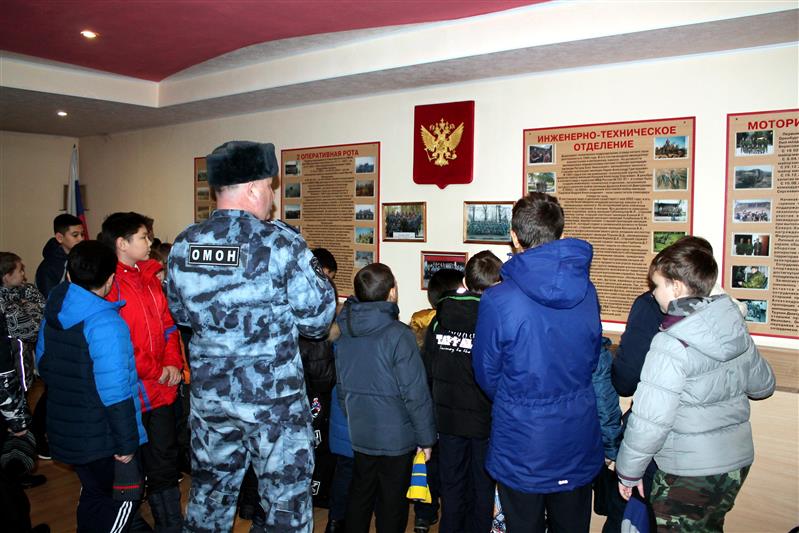 В Саранске и Оренбурге сотрудники ОМОН провели занятия с молодёжью (фото)