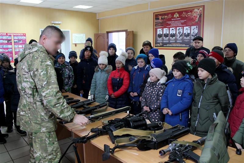 В Саранске и Оренбурге сотрудники ОМОН провели занятия с молодёжью (фото)