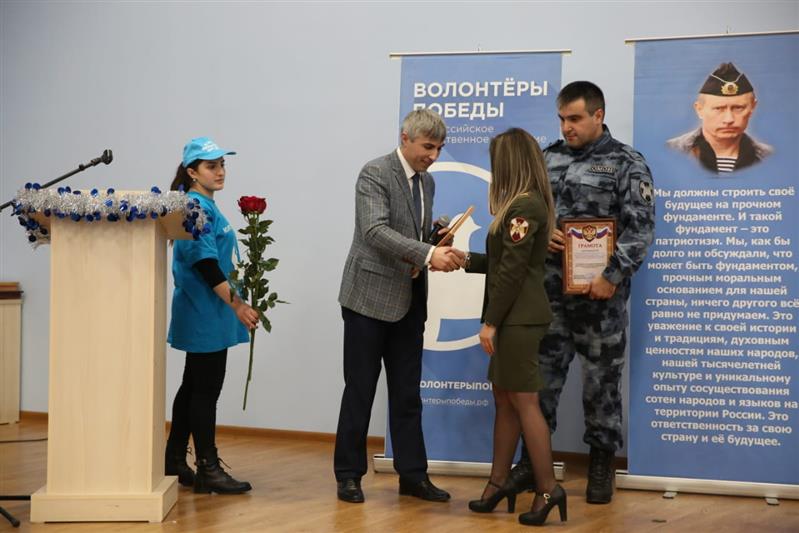 «Волонтеры Победы» наградили росгвардейцев Дагестана почетными грамотами