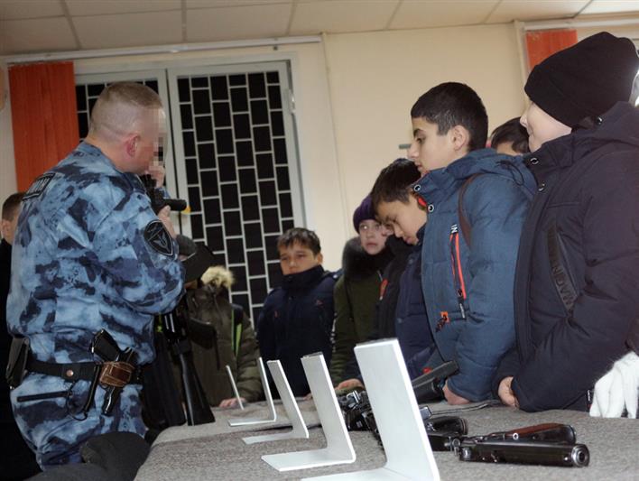 В преддверии Дня Героев Отечества хабаровские росгвардейцы почтили память сослуживцев, награжденных медалью «Золотая Звезда»