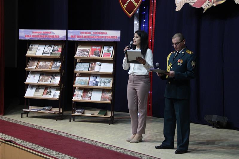 Грозненские росгвардейцы провели для учеников ведомственной школы тематический вечер-концерт, посвященный празднованию Дня Героев Отечества
