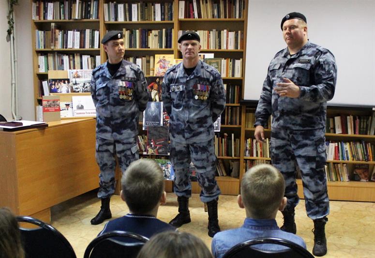 В Воронеже росгвардейцы провели мероприятие, посвященное памяти погибшего правоохранителя
