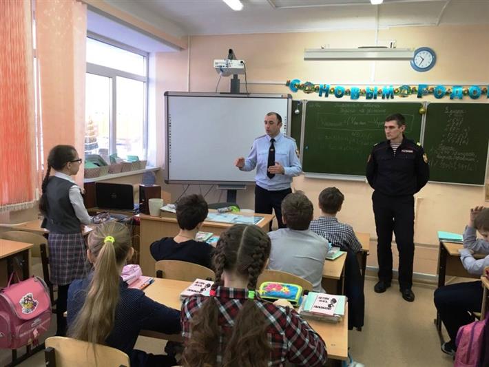 На Ямале росгвардейцы напомнили  школьниками о правилах поведения в период зимних каникул