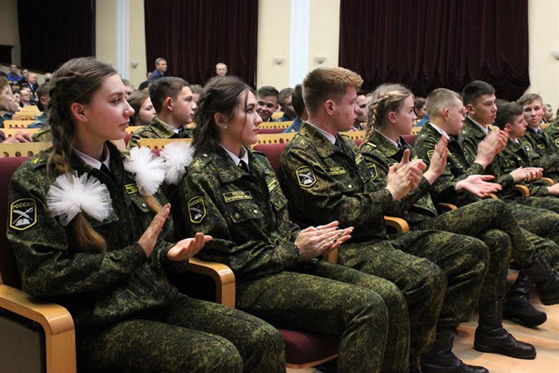 В Саратове кадеты специализированных классов Росгвардии приняли участие во втором областном слете «Честь и доблесть»