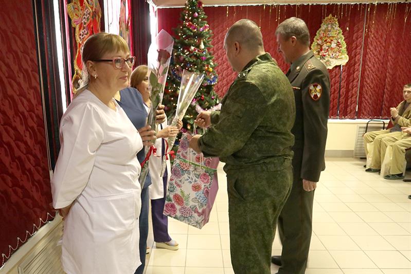 Женсовет Пятигорска поздравил военнослужащих, находящихся на излечении во втором клиническом госпитале Росгвардии