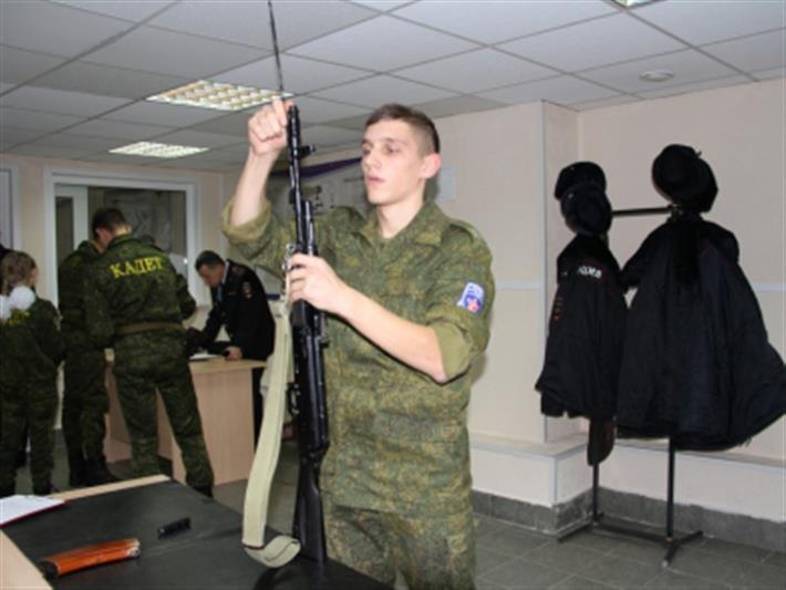 В Саратове кадеты специализированных классов Росгвардии приняли участие во втором областном слете «Честь и доблесть» 