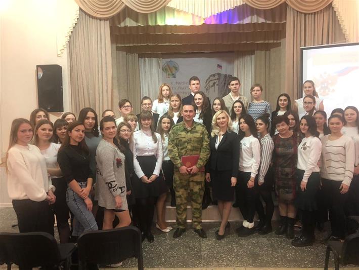 Военнослужащий управления Северо-Кавказского округа Росгвардии провел тематическое занятие для студентов педагогического института