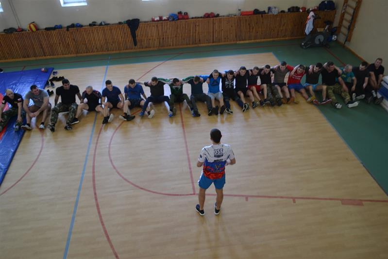 Двукратный чемпион мира по кикбоксингу провел мастер-класс для бойцов  приморского ОМОН