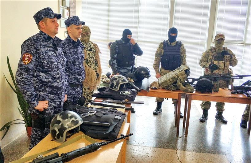 Крымские росгвардейцы приняли участие в церемонии вручения беретов юнармейцам