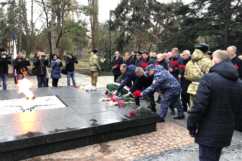 Военнослужащие и сотрудники Южного округа Росгвардии присоединились к памятным мероприятиям, посвященным Дню Неизвестного солдата