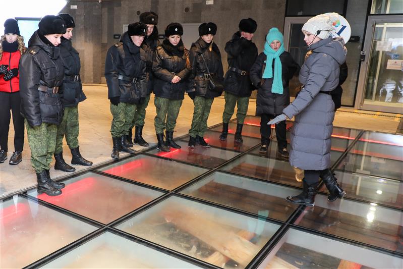Росгвардия организовала увлекательную экскурсию по предновогодней столице для финалистов фестиваля детской патриотической песни