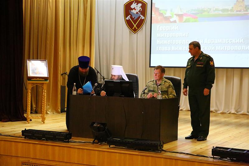Командующий Приволжским округом Росгвардии генерал-полковник Александр Порядин и Митрополит Нижегородский и Арзамасский Георгий подписали соглашение о сотрудничестве