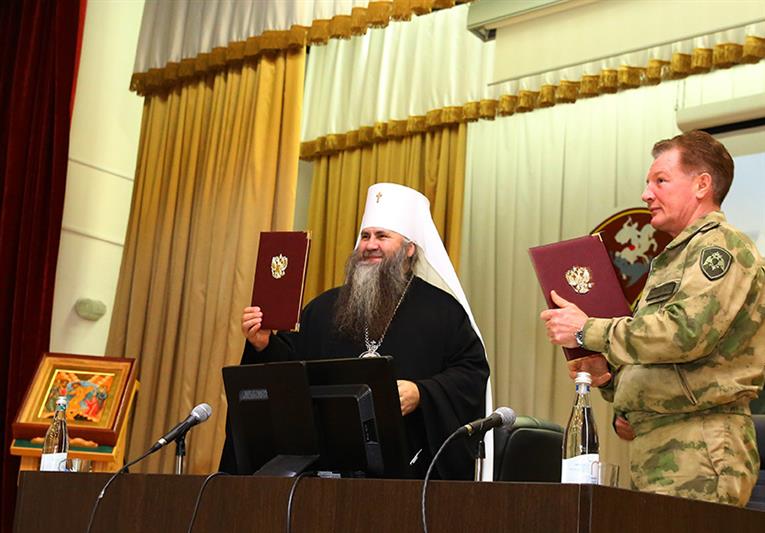 Командующий Приволжским округом Росгвардии генерал-полковник Александр Порядин и Митрополит Нижегородский и Арзамасский Георгий подписали соглашение о сотрудничестве