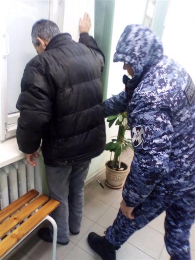 В Калининграде и Сыктывкаре росгвардейцы задержали подозреваемых в разбойных нападениях