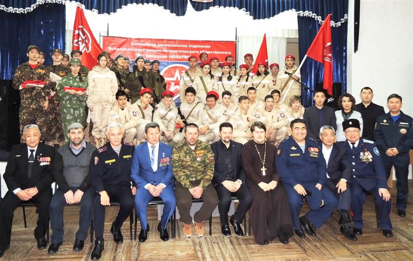 Ветераны СОБР приняли участие в слете юнармейцев Калмыкии, приуроченном к Дню Героев Отечества    