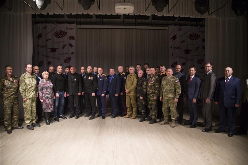 Бойцы и ветераны СОБР провели военно-патриотическое мероприятие в Челябинском государственном университете 
