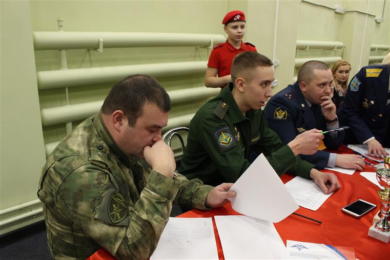 В Архангельске офицеры Росгвардии приняли участие в строевых смотрах военно-патриотических объединений