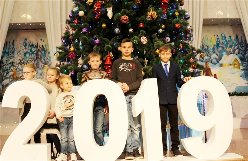 Дети сотрудников донской Росгвардии стали гостями Губернаторской новогодней ёлки  