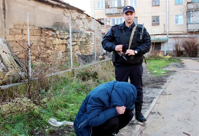 Севастопольские росгвардейцы задержали грабителя-рецидивиста, устроившего ДТП в центре города