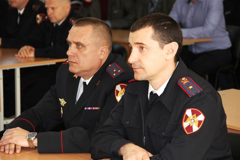 В преддверии Дня Конституции в севастопольском управлении вневедомственной охраны прошло занятие, посвященное основным положениям высшего государственного закона