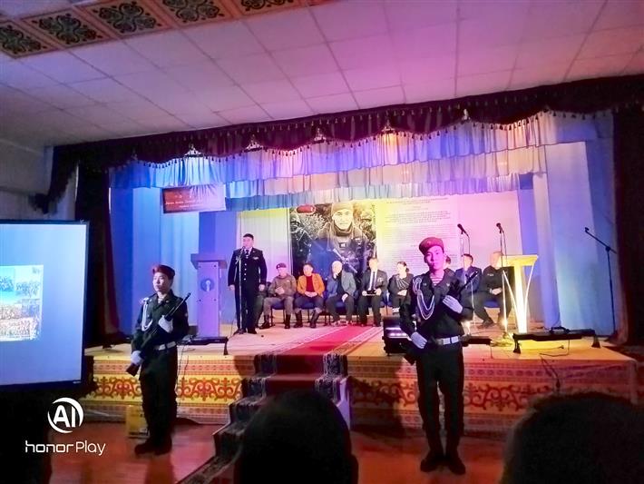 В Якутии торжественно открыли памятник военнослужащему Айуолу Семенову, погибшему при исполнении воинского долга