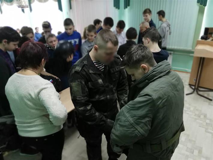 В канун Дня Героев Отечества сотрудники самарского СОБР «Омега» провели Урок мужества для школьников 