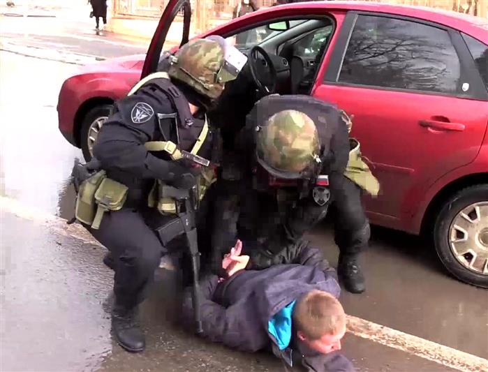 Офицеры СОБР задержали группу кибермошенников, похитивших более 18 миллионов рублей у владельцев мобильных телефонов
