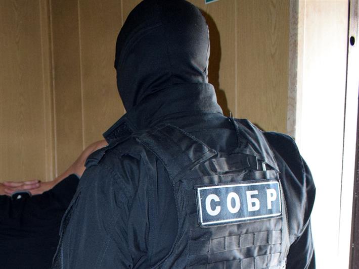 При содействии иркутского СОБР пресечена реализация контрафактных моторных масел, продававшихся под брендами известных мировых производителей (видео)