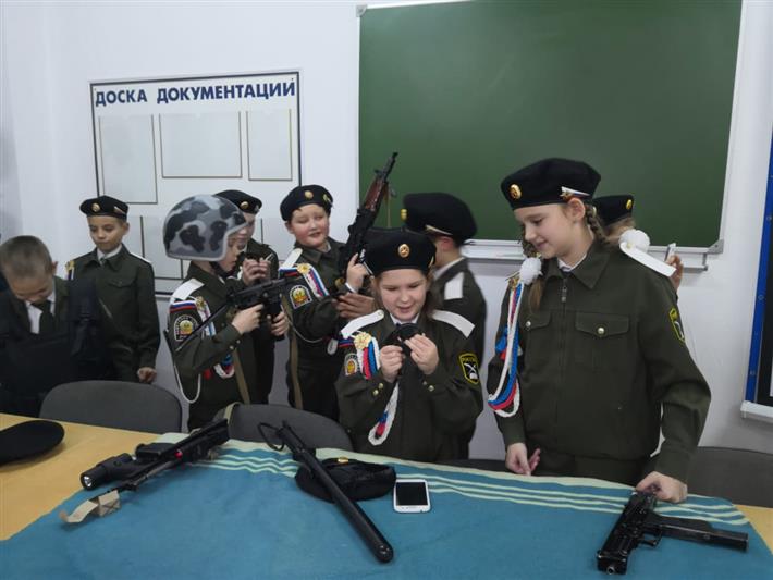 Росгвардейцы Нижнего Тагила рассказали кадетам о своей службе (видео)