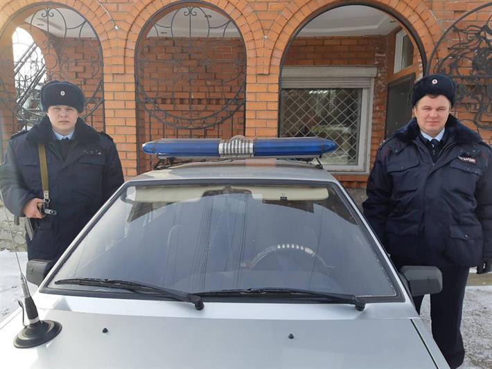 В Забайкалье сотрудники вневедомственной охраны спасли на пожаре семью из четырех человек (видео)