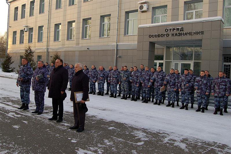 Организатор Всероссийского фестиваля авторской песни «Гринландия»  наградил сотрудников кировского ОМОН 