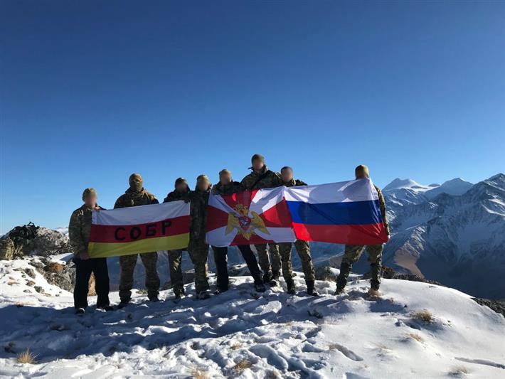 В честь Дня Героев Отечества спецназовцы Росгвардии совершили восхождение на гору Тбау-хох