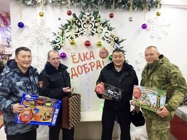 Якутские росгвардейцы приняли участие в  благотворительной акции «Елка добра»