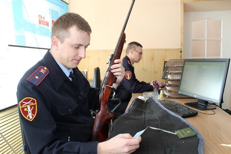 В Ростовской области сотрудники Росгвардии подвели итоги акции по приёму от населения незаконно хранящегося оружия и боеприпасов за вознаграждение
