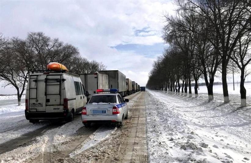 В Краснодарском крае военнослужащие Росгвардии приняли участие в ликвидации последствий снежных заторов на федеральной автотрассе «Кавказ»