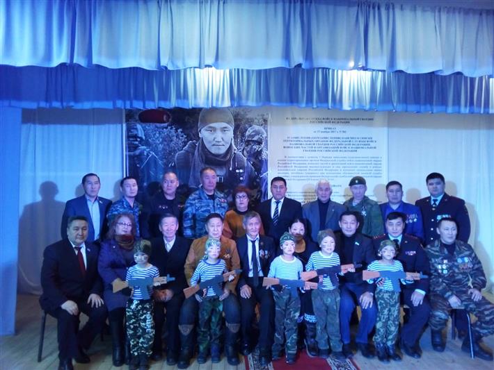 В Якутии торжественно открыли памятник военнослужащему Айуолу Семенову, погибшему при исполнении воинского долга