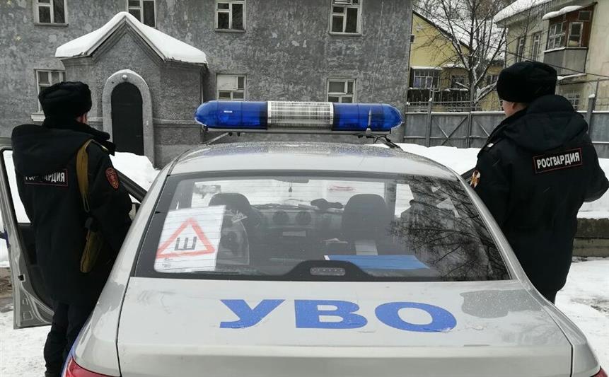 В УЛЬЯНОВСКЕ СОТРУДНИКИ РОСГВАРДИИ ЗАДЕРЖАЛИ МОЛОДЫХ ЛЮДЕЙ, ПОДОЗРЕВАЕМЫХ В УГОНЕ АВТОМОБИЛЯ